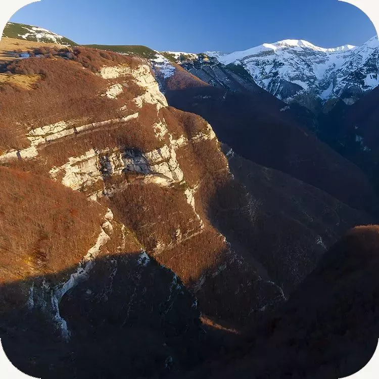 Due scorci del suggestivo Vallone dell'Orfento e dell'omonimo fiume